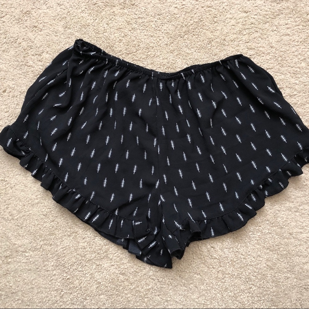 Brandy Melville Feather shorts with ruffles
